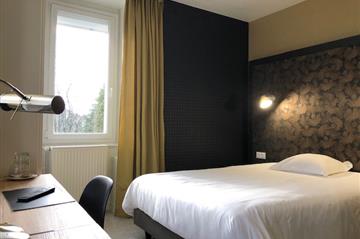 Chambre N°10  (Côté Cour, Étage n°2)