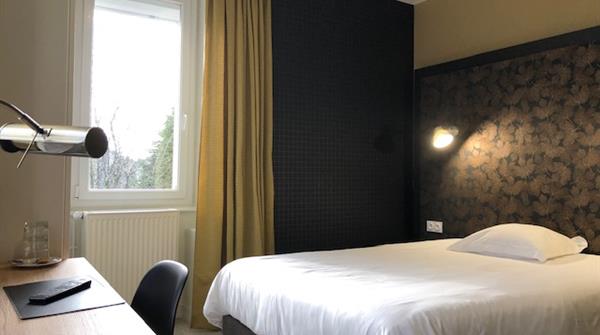 Chambre N°10  (Côté Cour, Étage n°2)