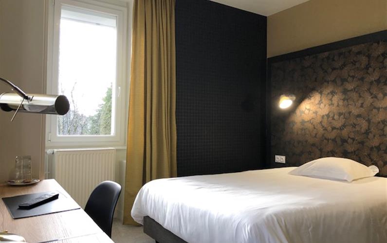 Chambre N°10  (Côté Cour, Étage n°2)